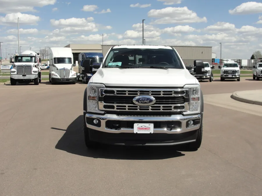 2026 Ford Super Duty F-550 | Photo 13 of 22