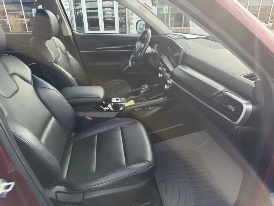 2024 Kia Telluride S | Photo 15 of 22