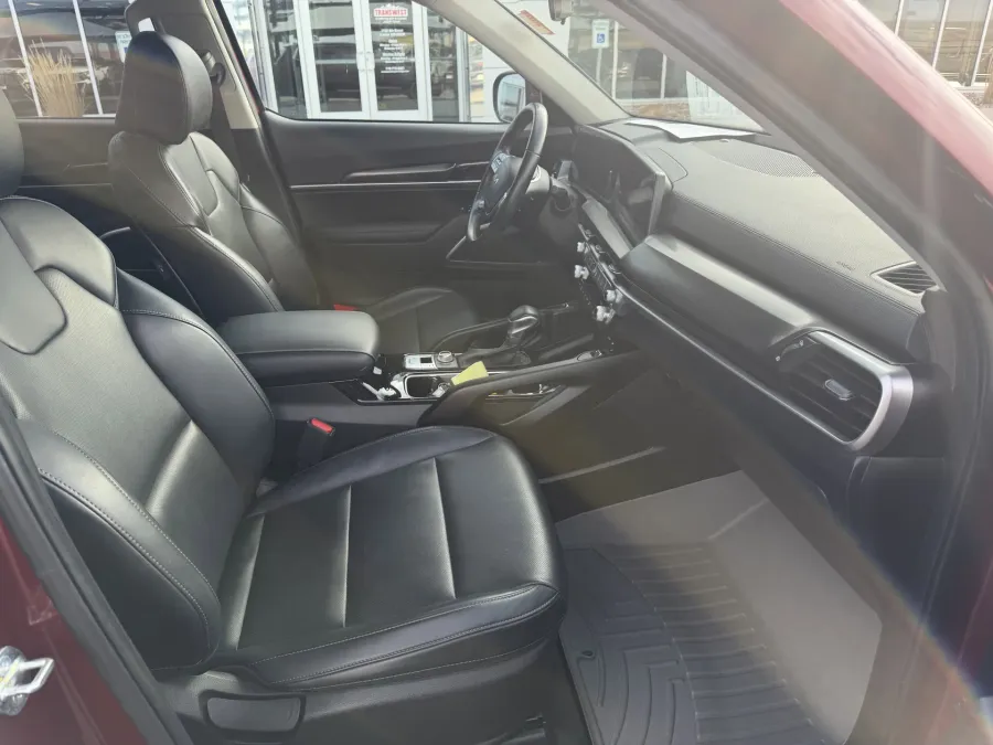 2024 Kia Telluride S | Photo 15 of 22