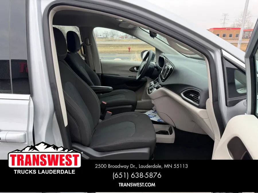 2024 Chrysler Voyager LX | Photo 20 of 23