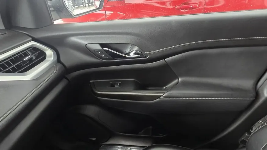 2023 GMC Acadia | Photo 26 of 30