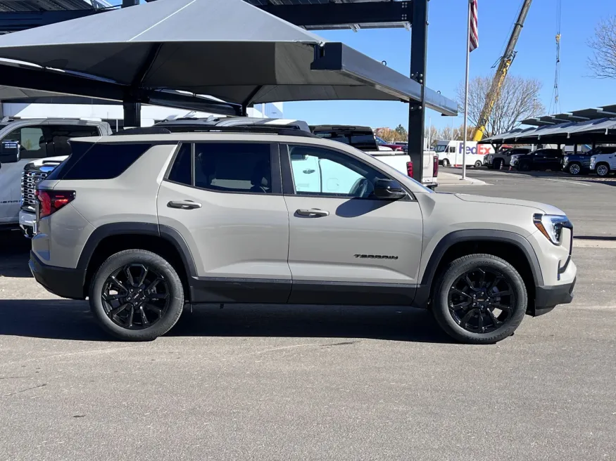 2026 GMC Terrain AWD Elevation | Photo 1 of 28