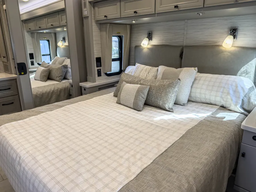 2026 Tiffin Phaeton 37 BH | Photo 26 of 43