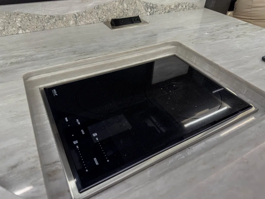 2026 Tiffin Zephyr 45PZ | Photo 20 of 39