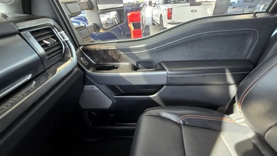 2023 Ford F-250 | Photo 27 of 30