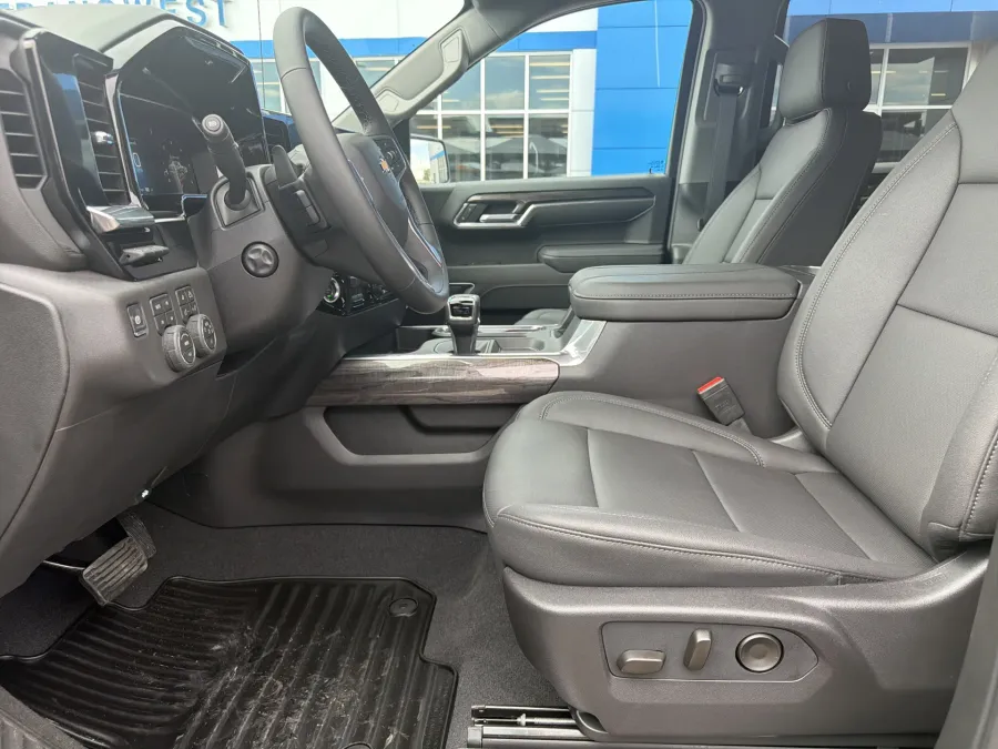 2026 Chevrolet Silverado 1500 LTZ | Photo 14 of 22