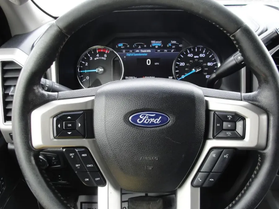 2020 Ford Super Duty F-350 Lariat | Photo 17 of 19