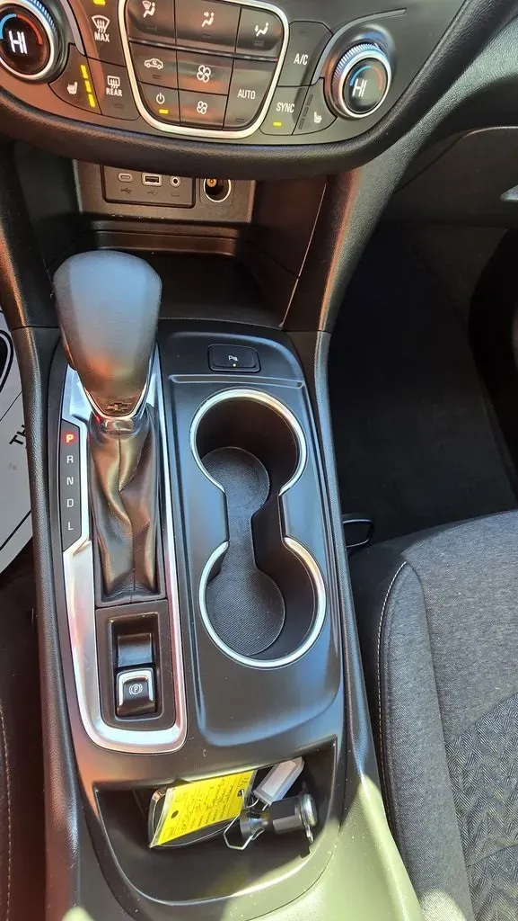 2022 Chevrolet Equinox | Photo 16 of 21