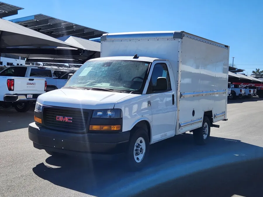 2022 GMC Savana Commercial Cutaway CUTWAY | Photo 3 of 20