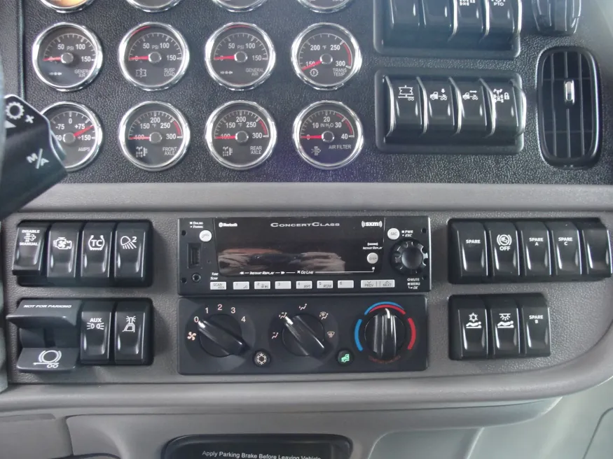 2022 Peterbilt 389 | Photo 10 of 16