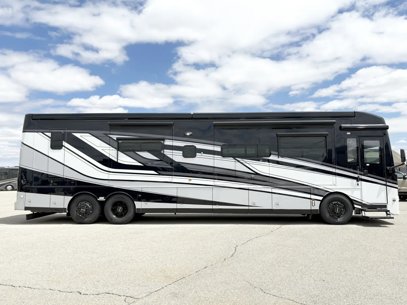 2026 Newmar Dutch Star 4369 | Photo 3 of 30