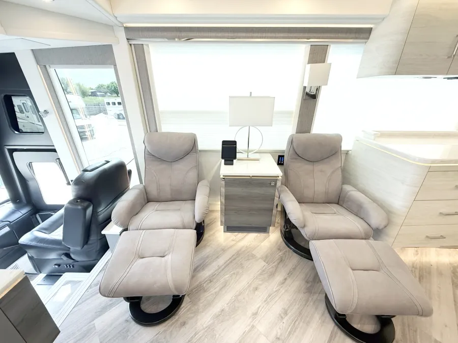 2023 Emerald Prevost H3-45 Triple Slide | Photo 7 of 35