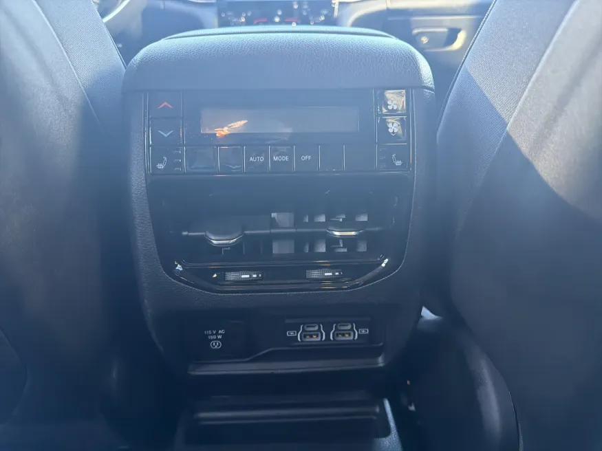 2023 Jeep Grand Cherokee L Limited | Photo 12 of 23