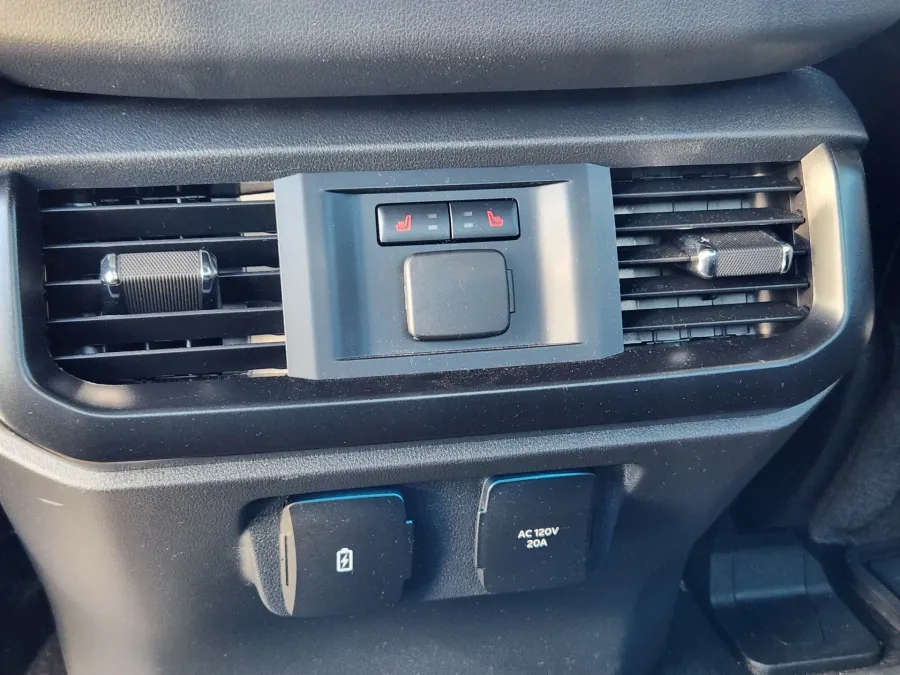 2025 Ford F-150 Raptor | Photo 18 of 21