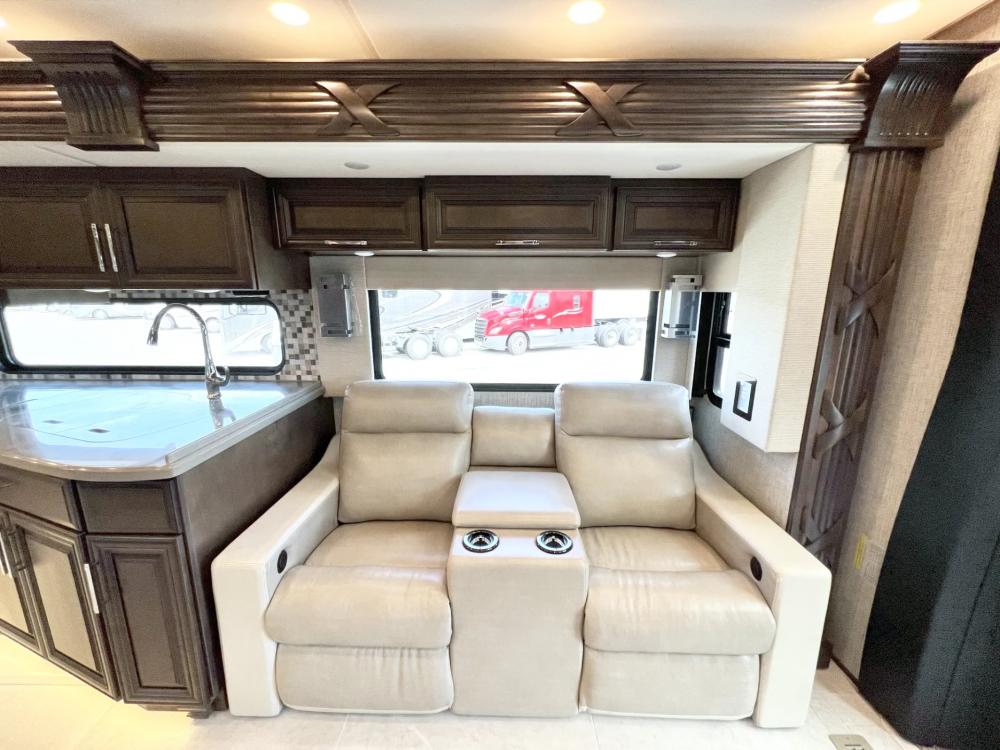 2023 Newmar Supreme Aire 4509 | Photo 9 of 37