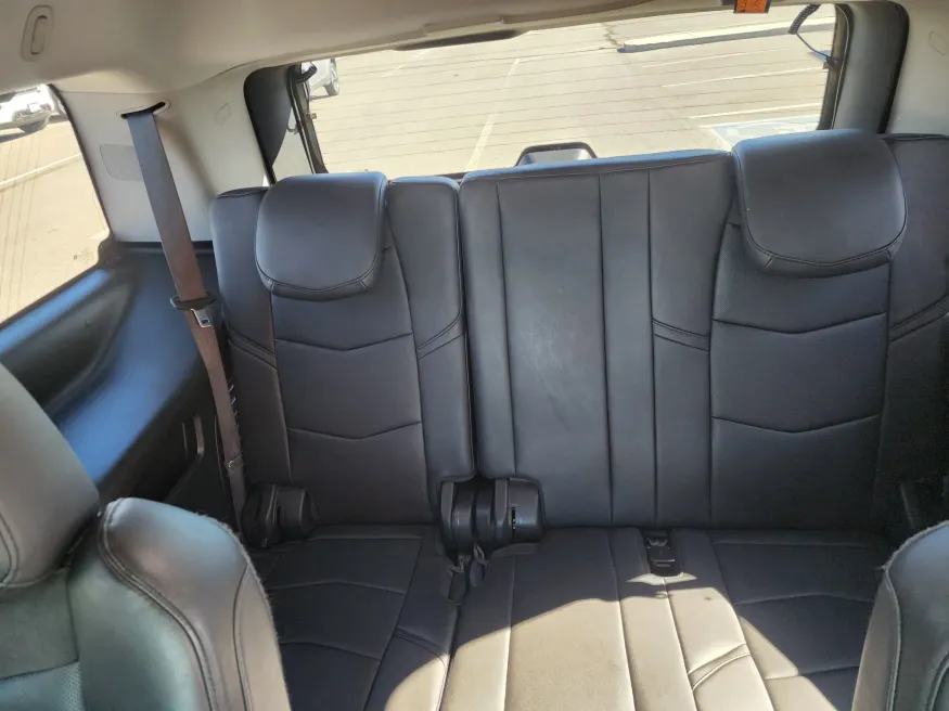 2019 Cadillac Escalade Luxury | Photo 15 of 33