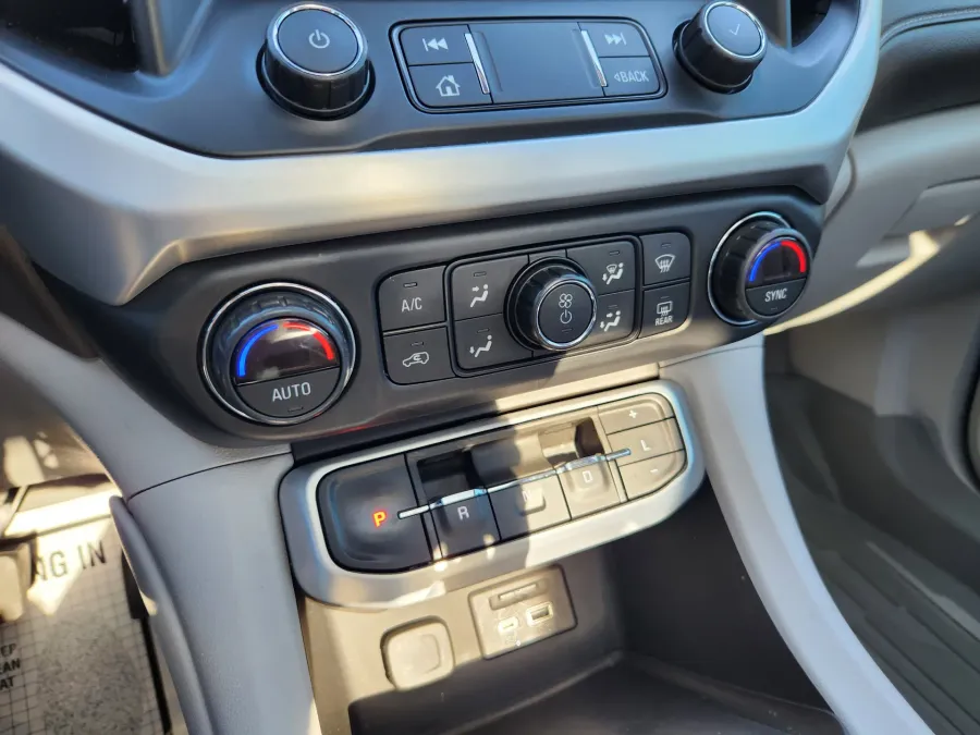 2021 GMC Acadia SLT | Photo 24 of 29