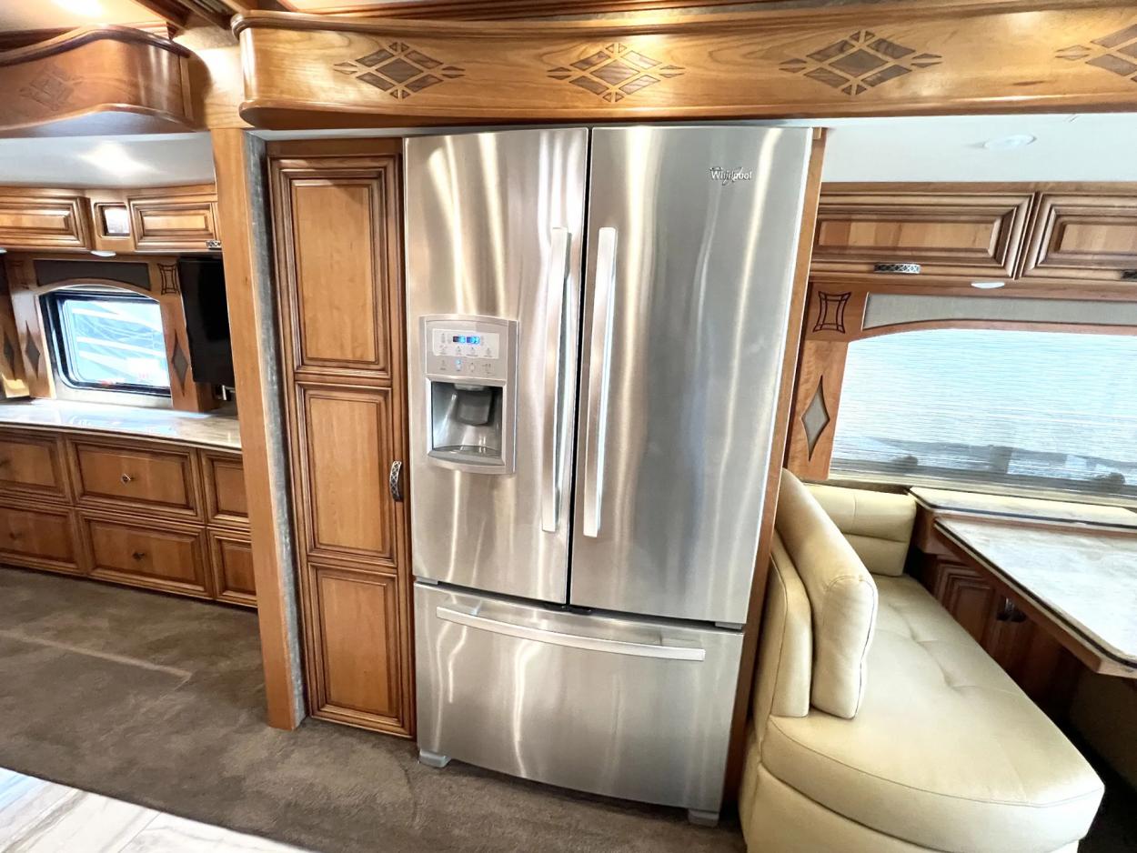 2015 Newmar London Aire 4553 | Photo 9 of 23