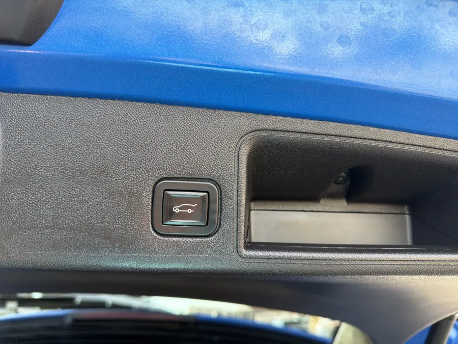 2024 GMC Terrain SLT | Photo 9 of 22