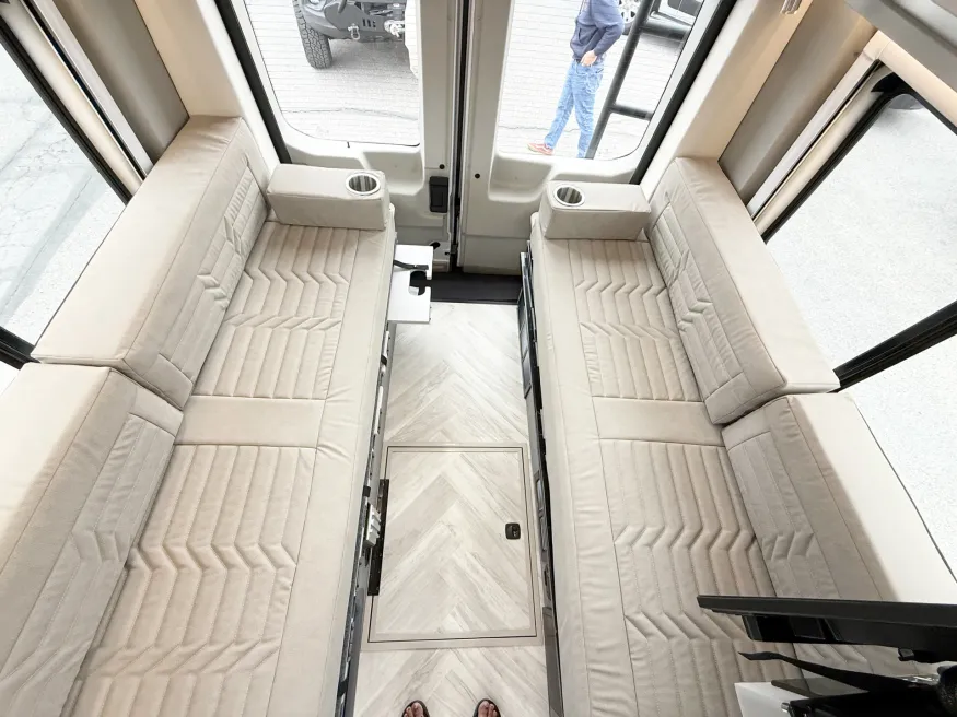 2025 Coachmen Beyond 22D | Photo 6 of 13