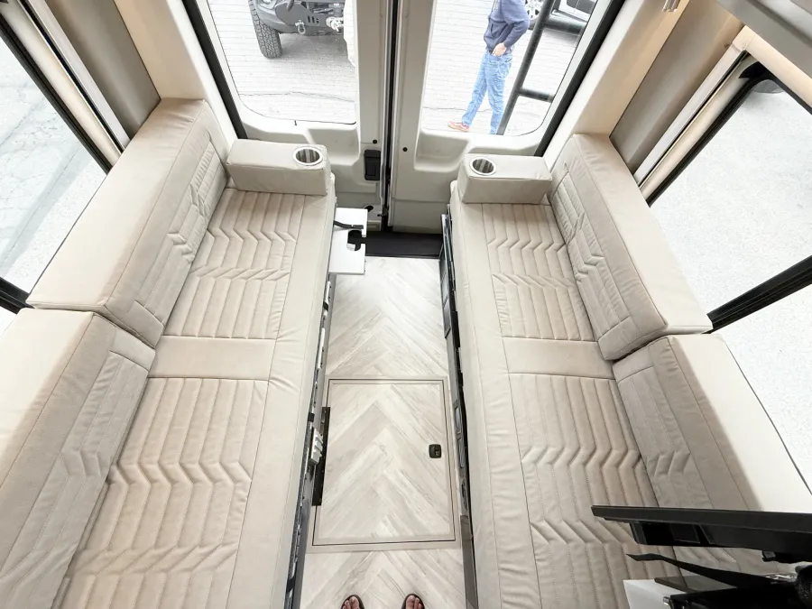 2025 Coachmen Beyond 22D | Photo 6 of 13