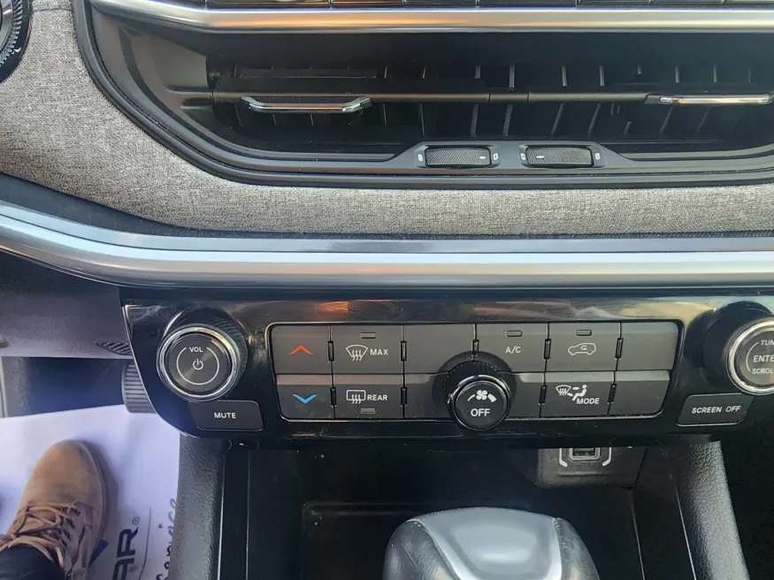 2022 Jeep Compass Latitude | Photo 17 of 22