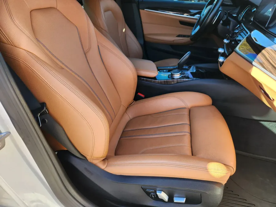 2019 BMW 5 Series 530i xDrive | Photo 17 of 29