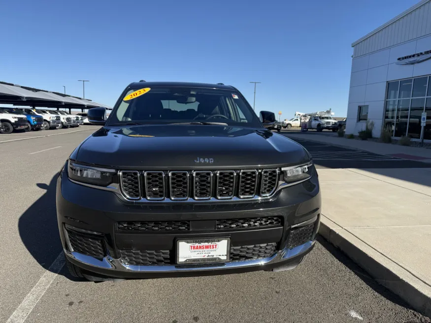 2023 Jeep Grand Cherokee L Limited | Photo 2 of 17