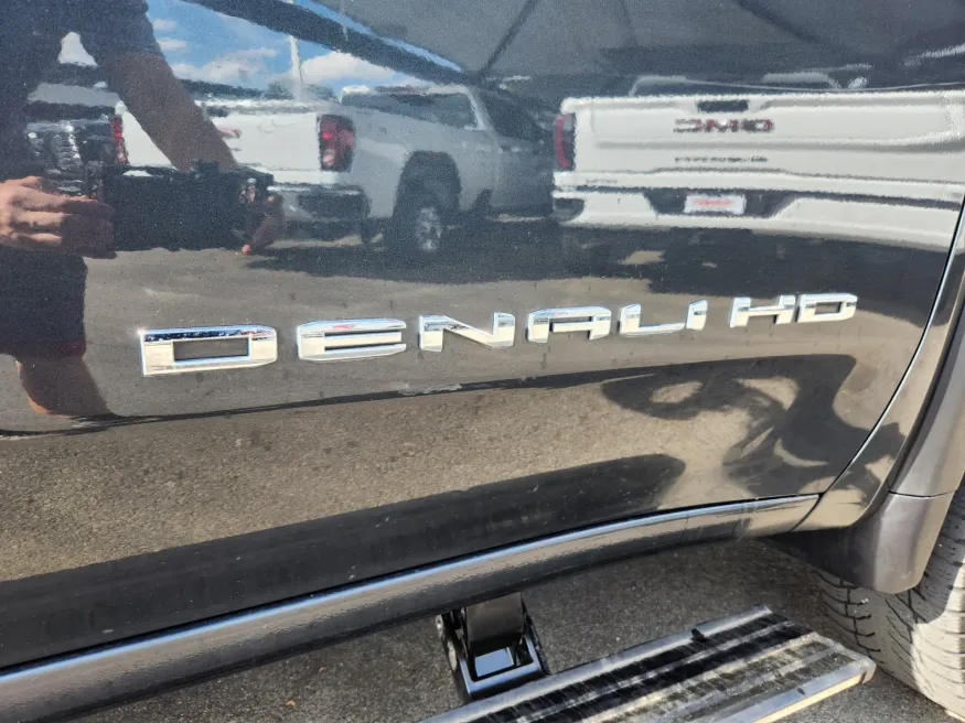 2023 GMC Sierra 2500HD Denali | Photo 19 of 30