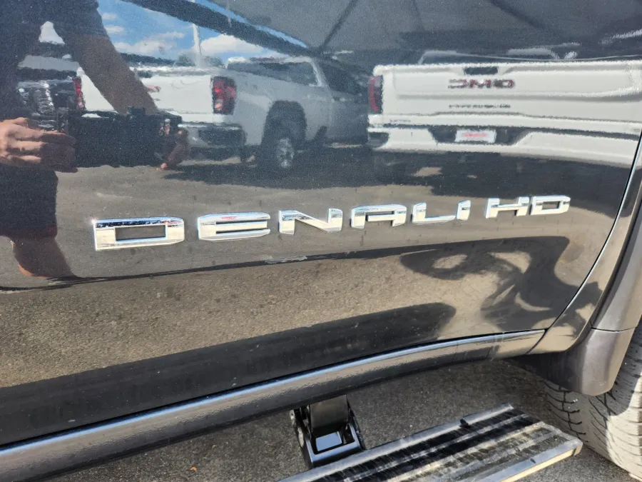 2023 GMC Sierra 2500HD Denali | Photo 19 of 30