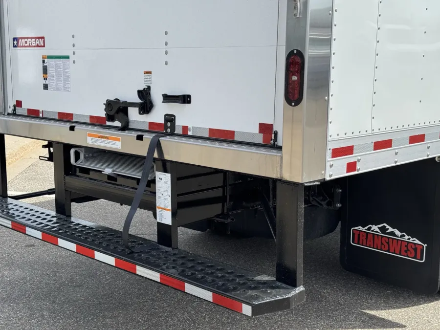 2025 Isuzu NRR GAS | Photo 10 of 24