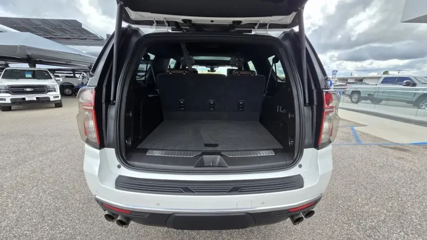 2021 Chevrolet Suburban | Photo 10 of 37