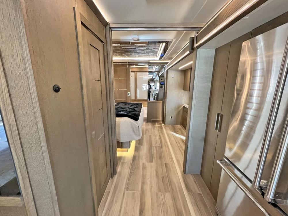 2023 Newmar King Aire 4531 | Photo 19 of 45