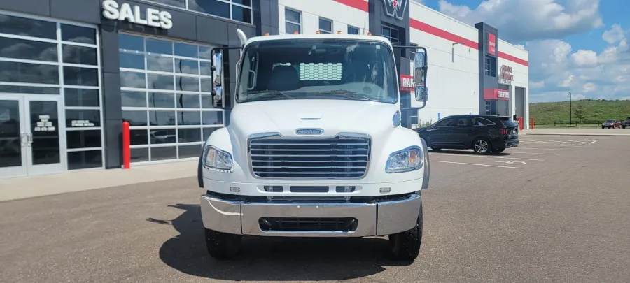 2024 Freightliner M2 106 | Photo 2 of 12
