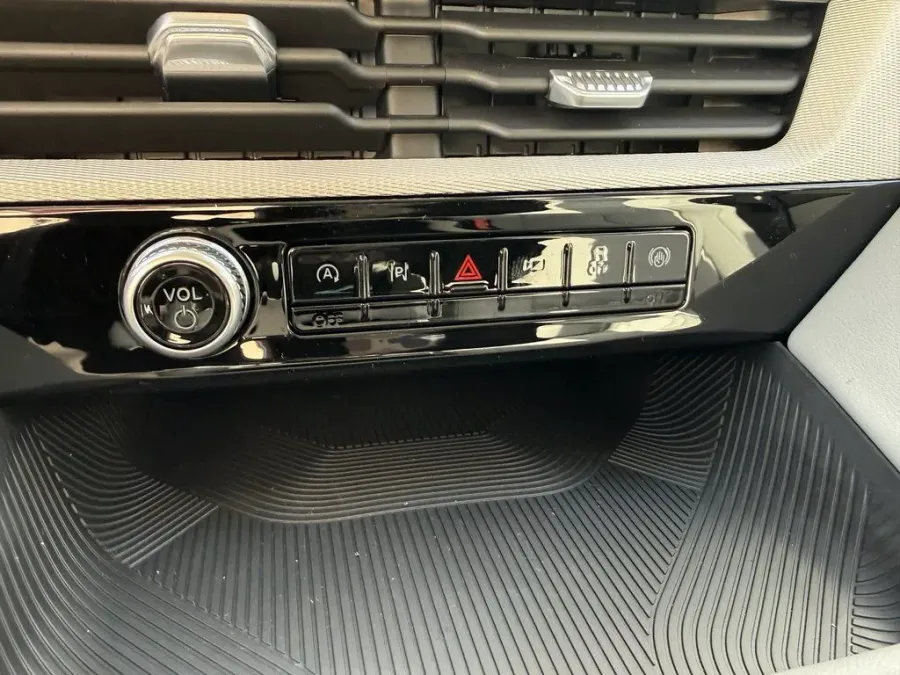 2026 Ford Explorer | Photo 22 of 28