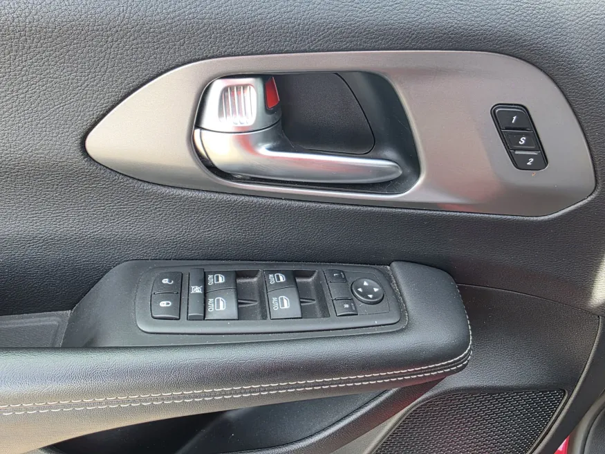 2025 Chrysler Pacifica Select | Photo 19 of 30
