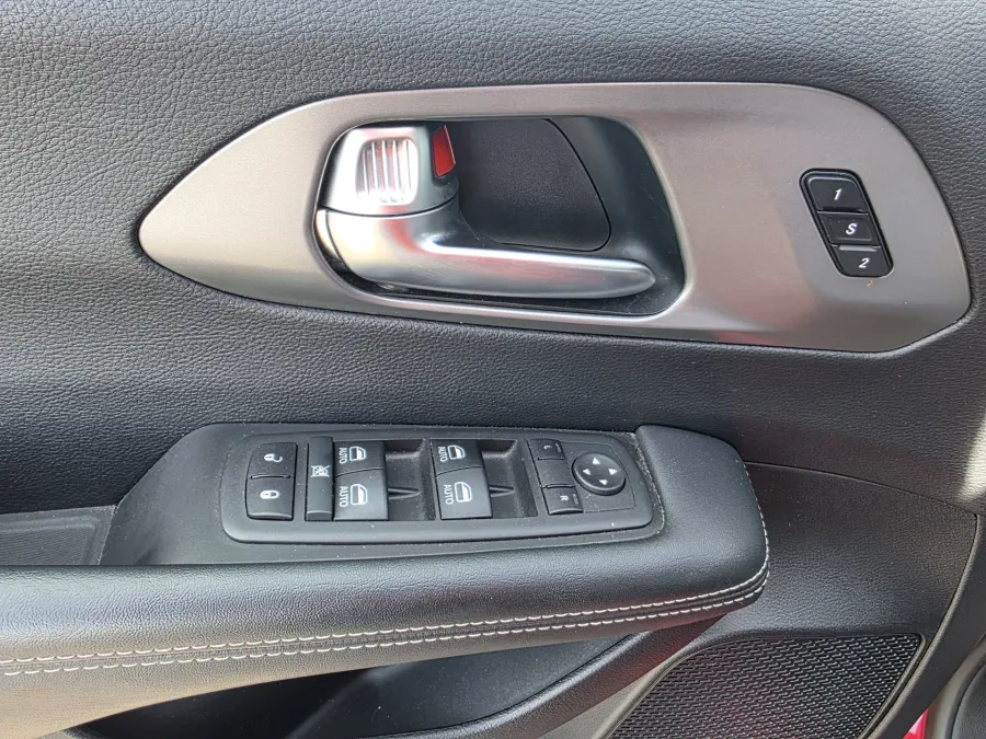 2025 Chrysler Pacifica Select | Photo 19 of 30