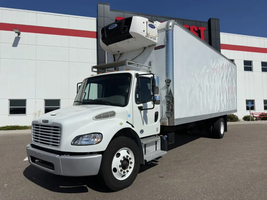 2016 Freightliner M2 106 | Photo 1 of 17