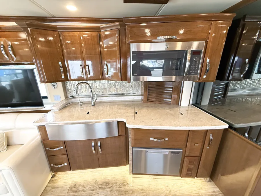 2018 Newmar King Aire 4553 | Photo 10 of 33