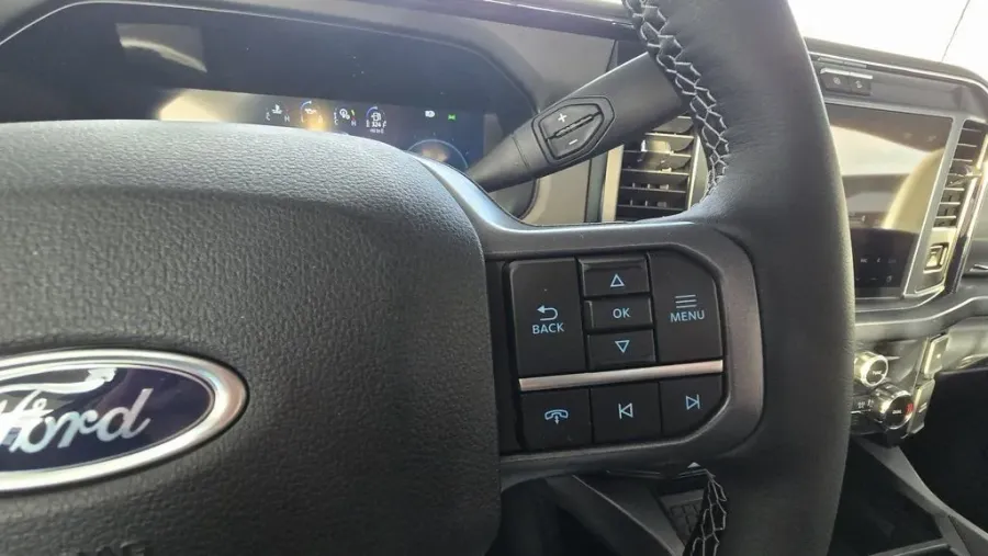 2026 Ford Super Duty F-250 | Photo 25 of 38