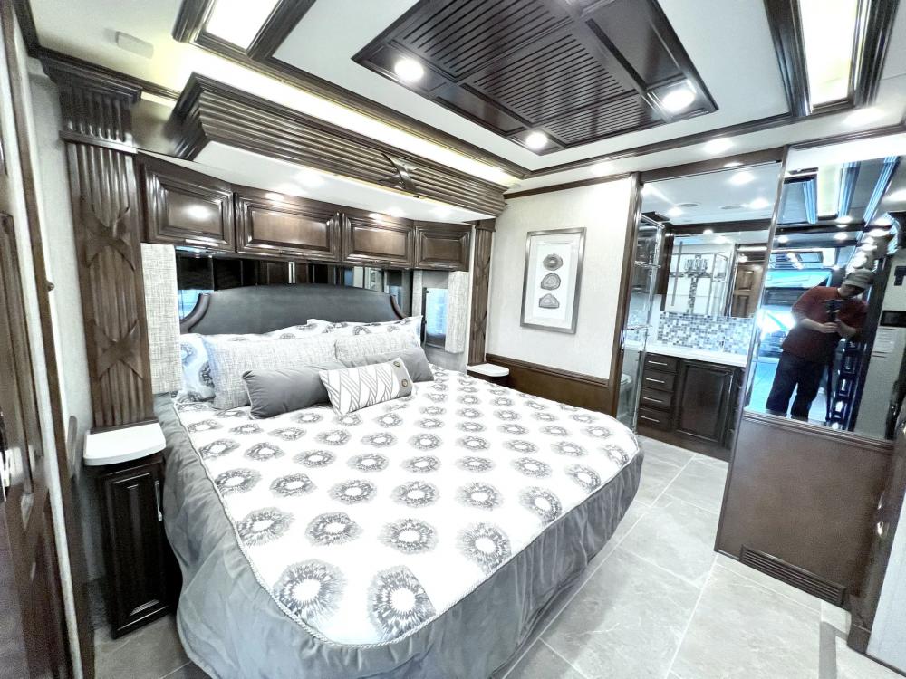 2023 Newmar Supreme Aire 4509 | Photo 16 of 38