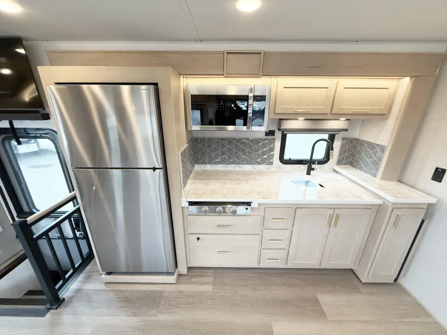 2026 Renegade Valencia 39RB | Photo 10 of 29