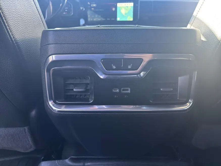 2023 GMC Sierra 1500 Denali | Photo 10 of 22