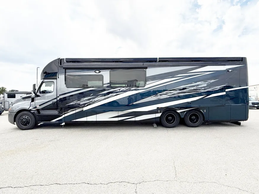 2026 Newmar Summit Aire 4505 | Photo 23 of 32