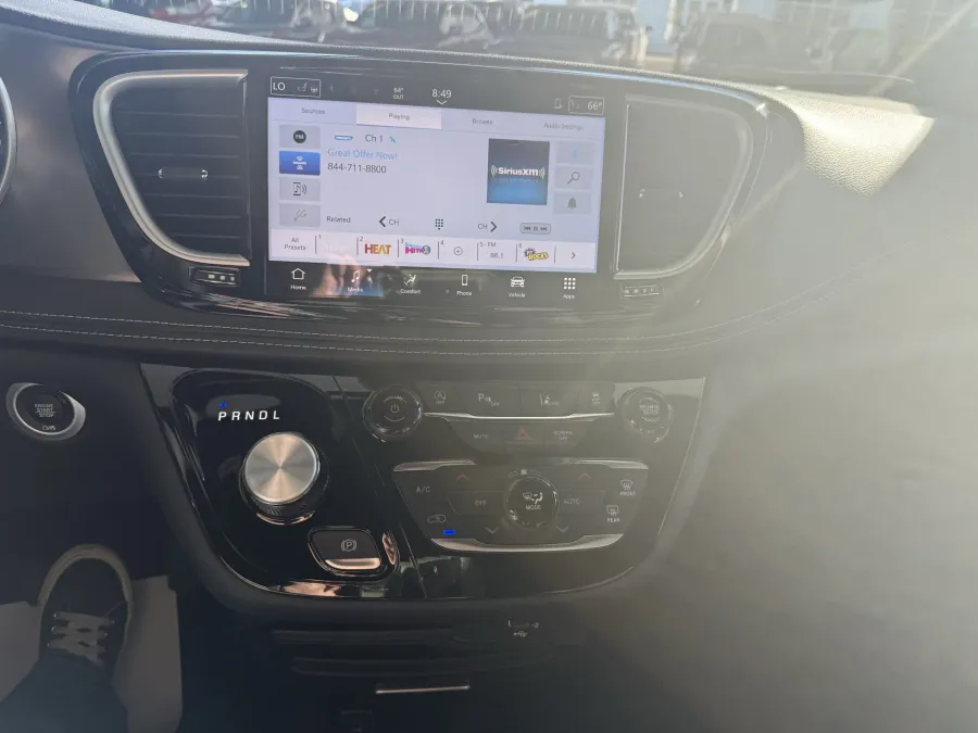 2026 Chrysler Pacifica Select | Photo 12 of 14