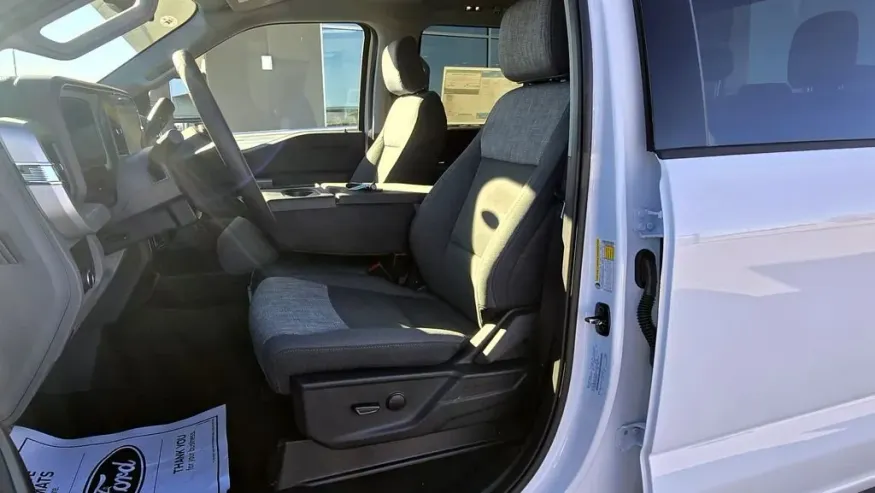 2026 Ford Super Duty F-350 | Photo 13 of 28