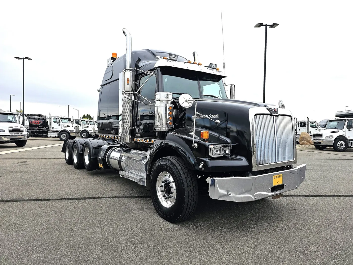 2021 Western Star 4900SA | Photo 3 of 29