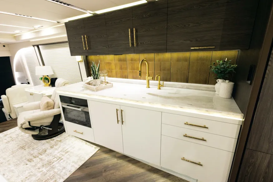 2026 Emerald Prevost H3-45 Triple Slide | Photo 12 of 29