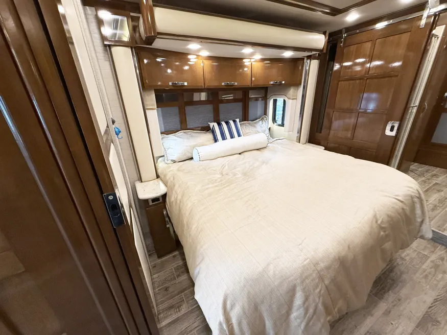 2018 Newmar King Aire 4553 | Photo 13 of 33