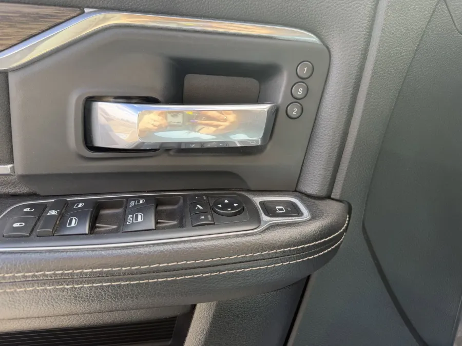 2019 RAM 2500 Laramie | Photo 16 of 21